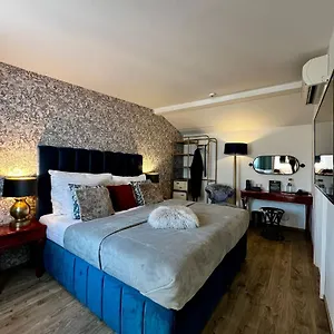 4* Otel Antik
