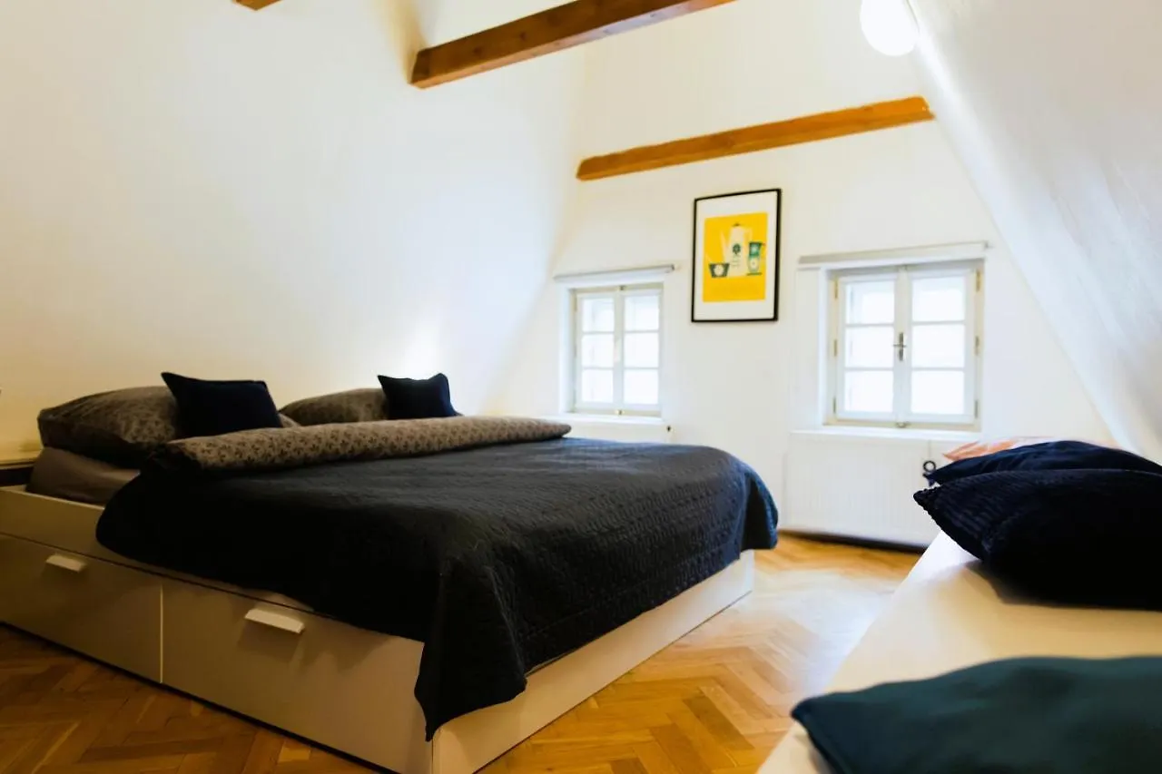 Fantom Home Praga 4*,